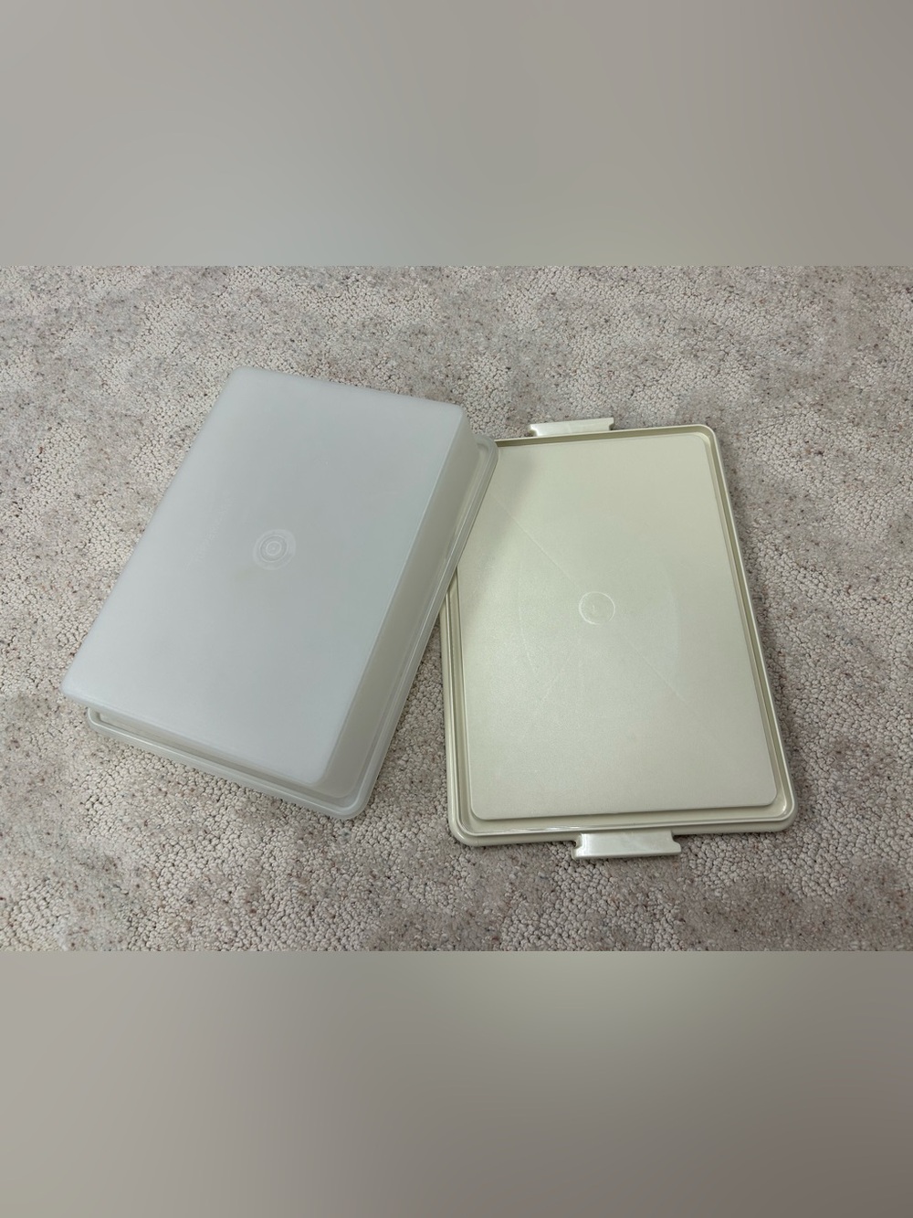 Tupperware cake container - Picture 2 of 3